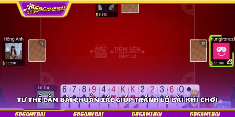 Tư thế cầm bài chuẩn xác giúp tránh lộ bài khi chơi